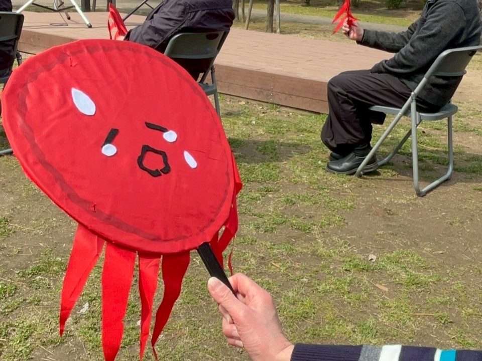 イベントの小道具であるタコのうちわ