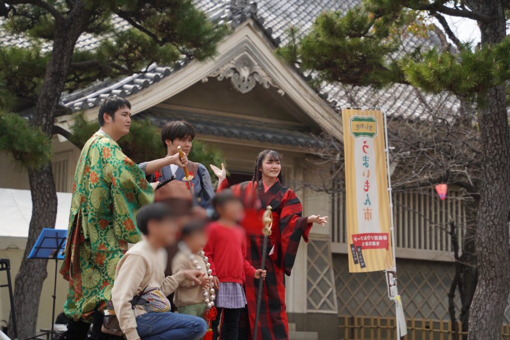 観客と演者との記念写真